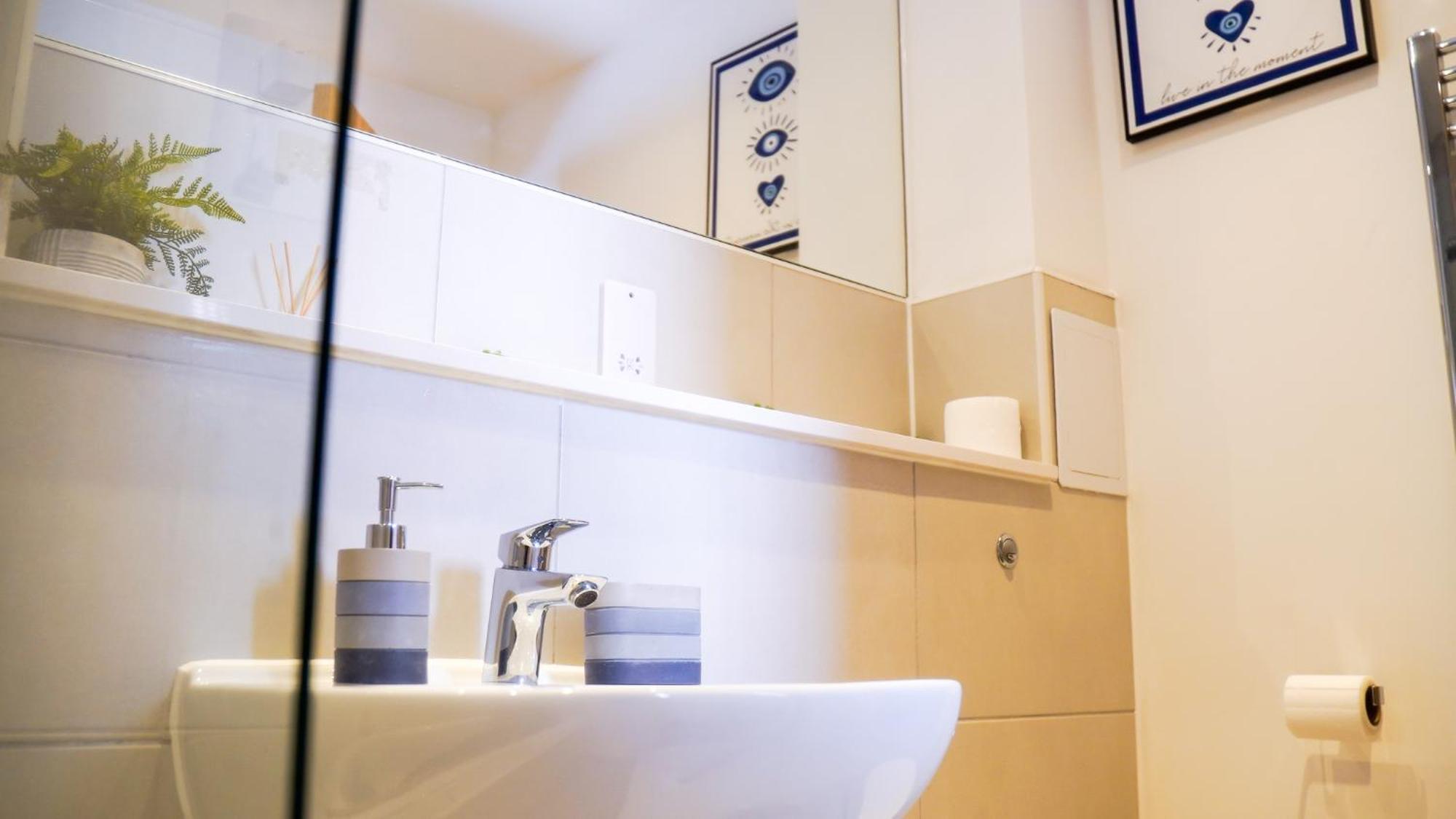 Manchester City Centre Apt With Balcony & Free Parking - Including Free 1-Hour Late Check-Out For Bookings On The 29Th 31St May, Justeat Voucher For 2-Night Stays Minimum! Exterior photo