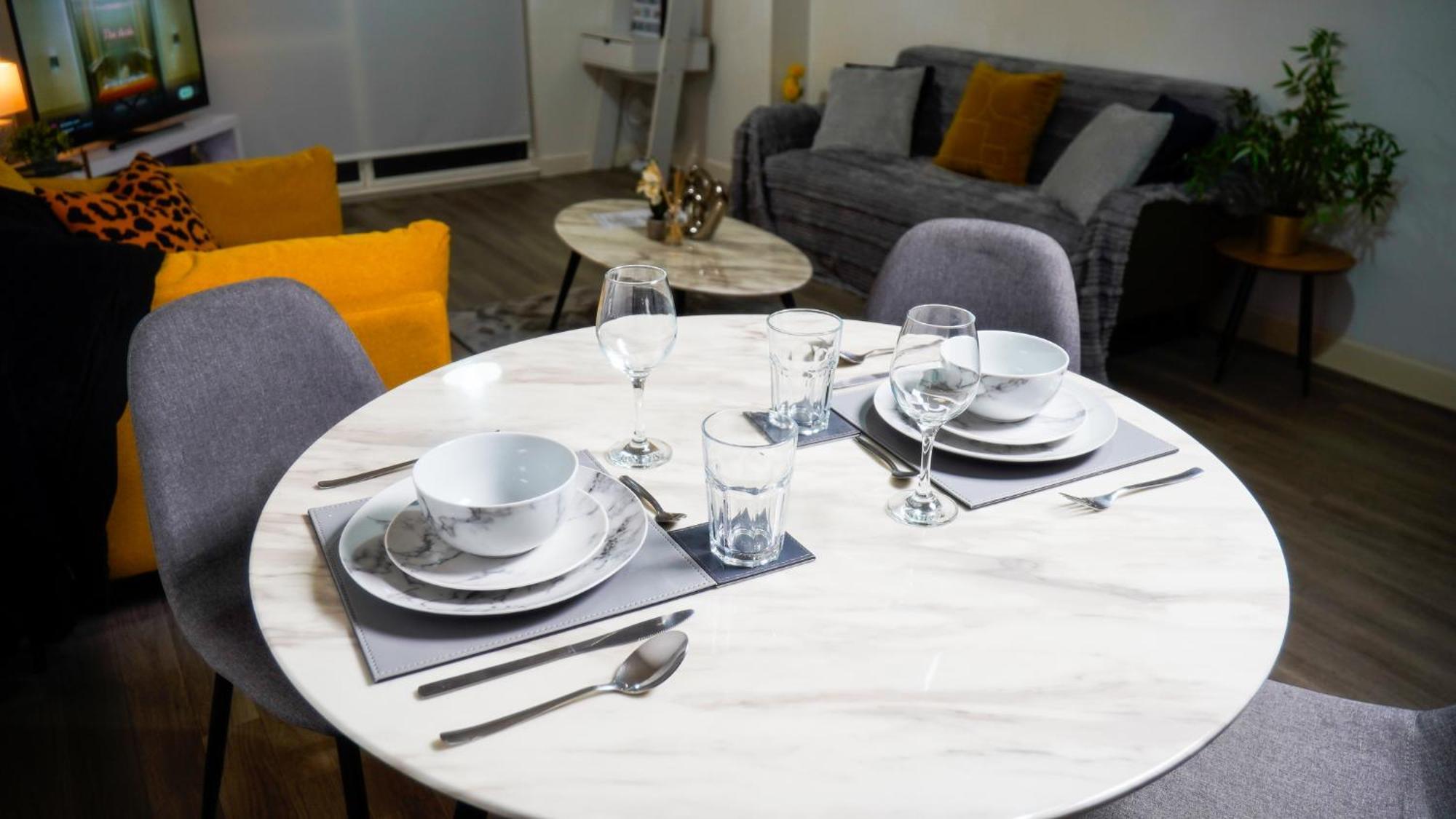 Manchester City Centre Apt With Balcony & Free Parking - Including Free 1-Hour Late Check-Out For Bookings On The 29Th 31St May, Justeat Voucher For 2-Night Stays Minimum! Exterior photo