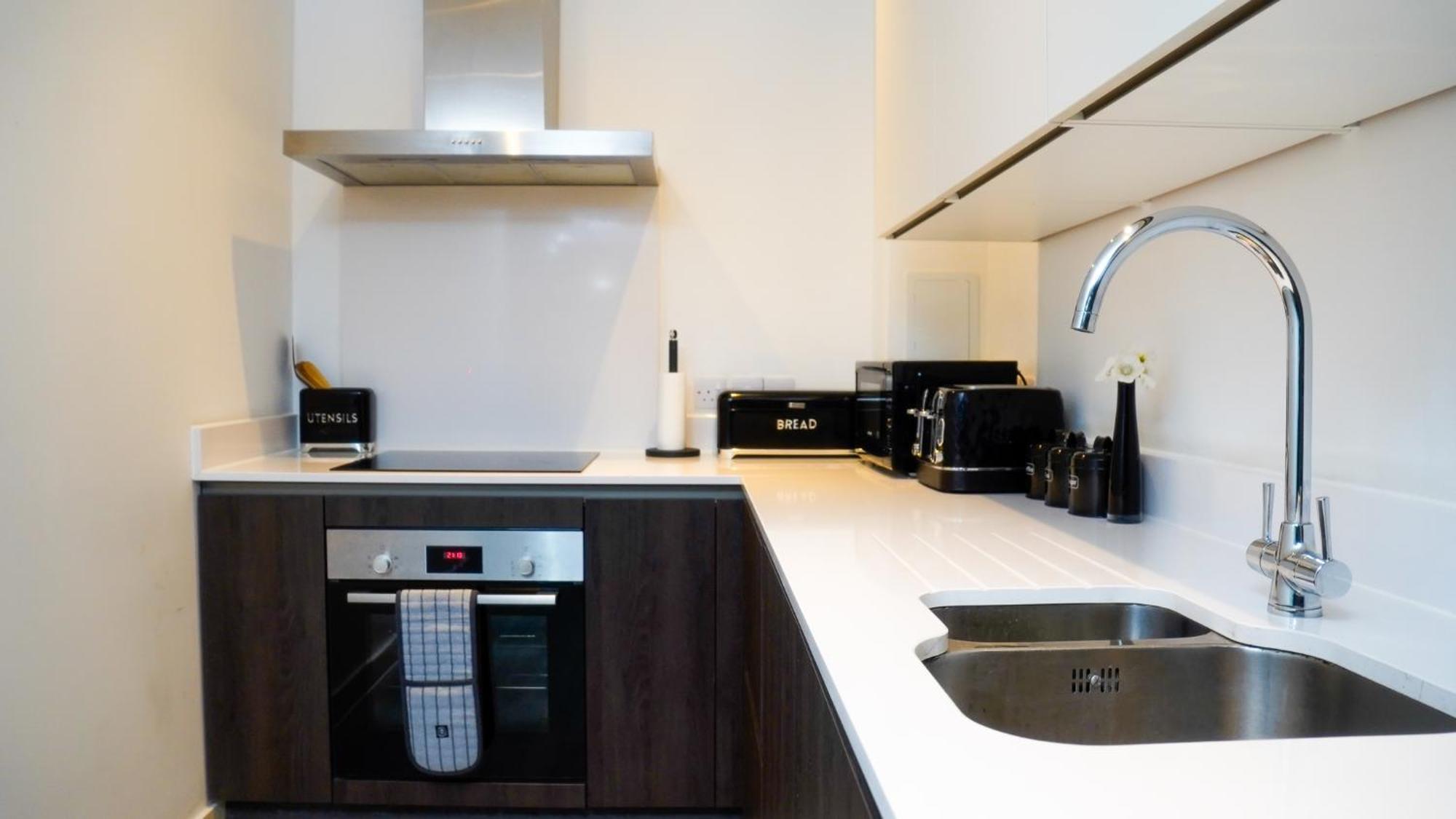 Manchester City Centre Apt With Balcony & Free Parking - Including Free 1-Hour Late Check-Out For Bookings On The 29Th 31St May, Justeat Voucher For 2-Night Stays Minimum! Exterior photo