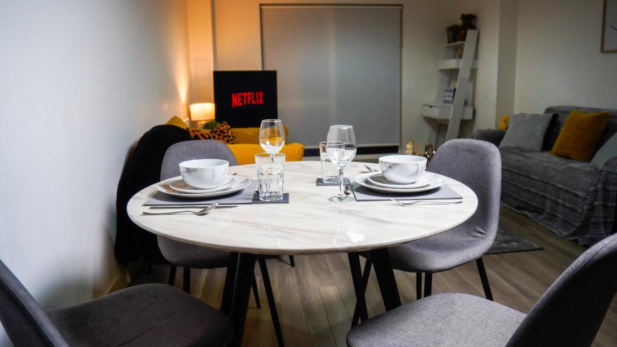 Manchester City Centre Apt With Balcony & Free Parking - Including Free 1-Hour Late Check-Out For Bookings On The 29Th 31St May, Justeat Voucher For 2-Night Stays Minimum! Exterior photo