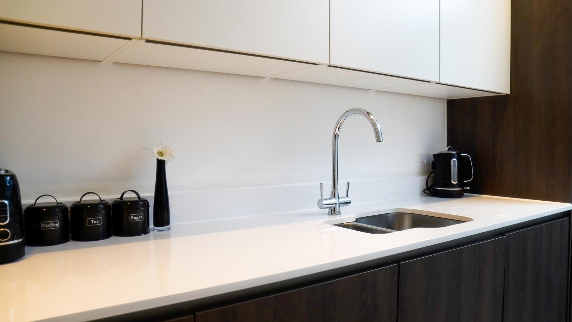 Manchester City Centre Apt With Balcony & Free Parking - Including Free 1-Hour Late Check-Out For Bookings On The 29Th 31St May, Justeat Voucher For 2-Night Stays Minimum! Exterior photo