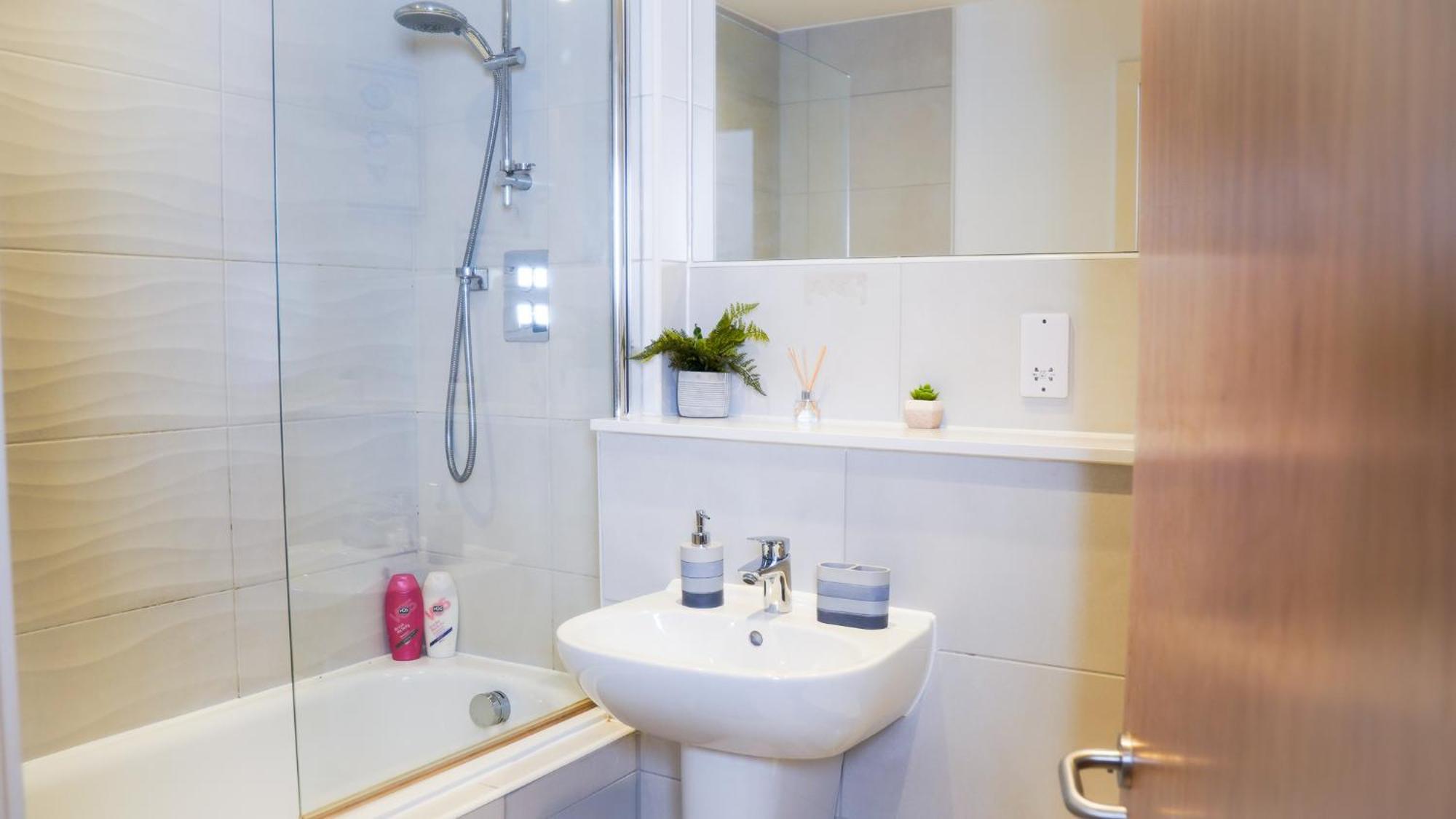 Manchester City Centre Apt With Balcony & Free Parking - Including Free 1-Hour Late Check-Out For Bookings On The 29Th 31St May, Justeat Voucher For 2-Night Stays Minimum! Exterior photo