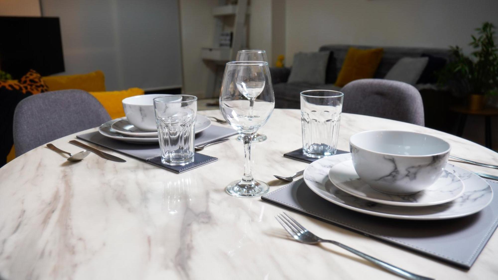Manchester City Centre Apt With Balcony & Free Parking - Including Free 1-Hour Late Check-Out For Bookings On The 29Th 31St May, Justeat Voucher For 2-Night Stays Minimum! Exterior photo