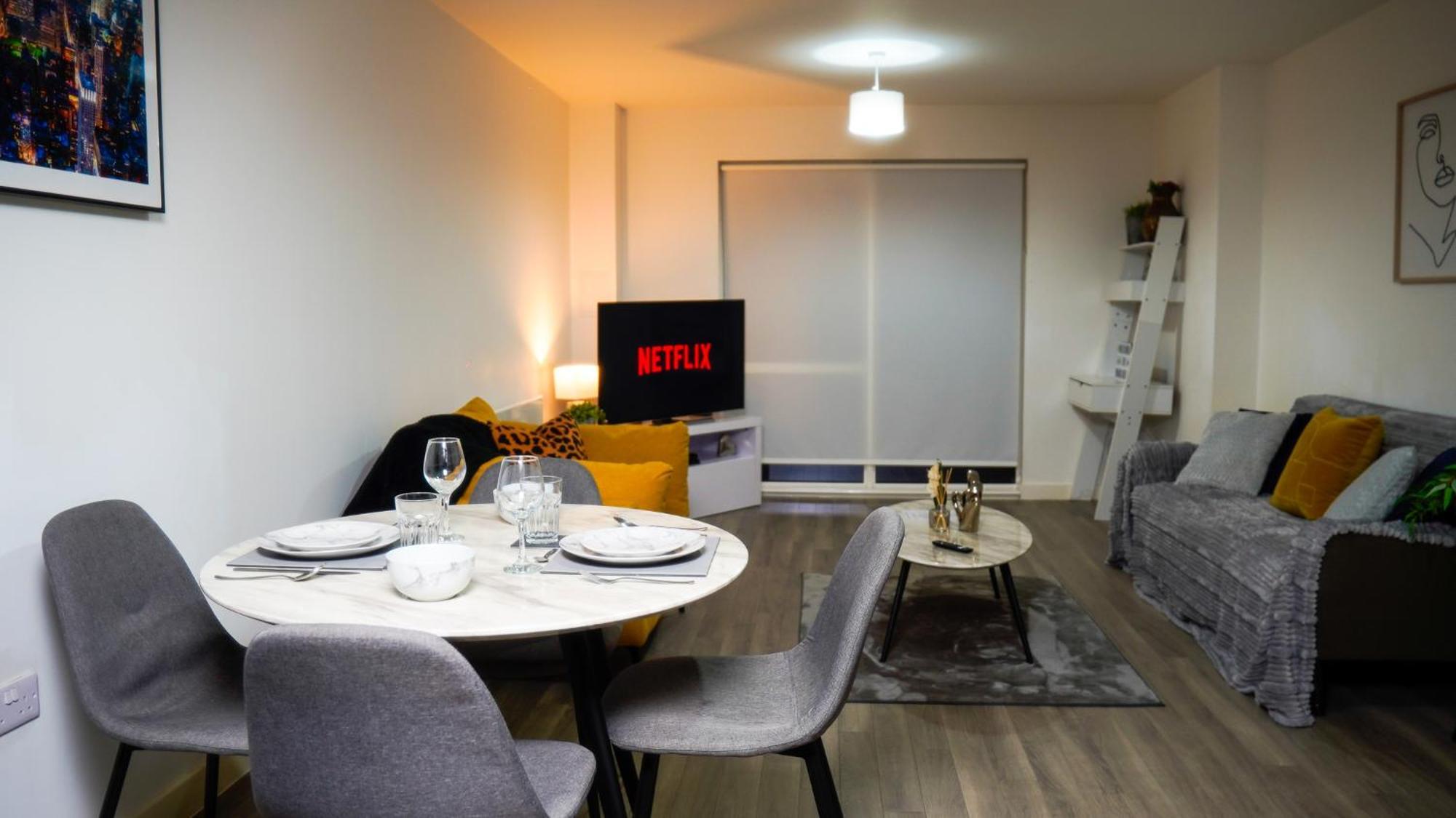 Manchester City Centre Apt With Balcony & Free Parking - Including Free 1-Hour Late Check-Out For Bookings On The 29Th 31St May, Justeat Voucher For 2-Night Stays Minimum! Exterior photo