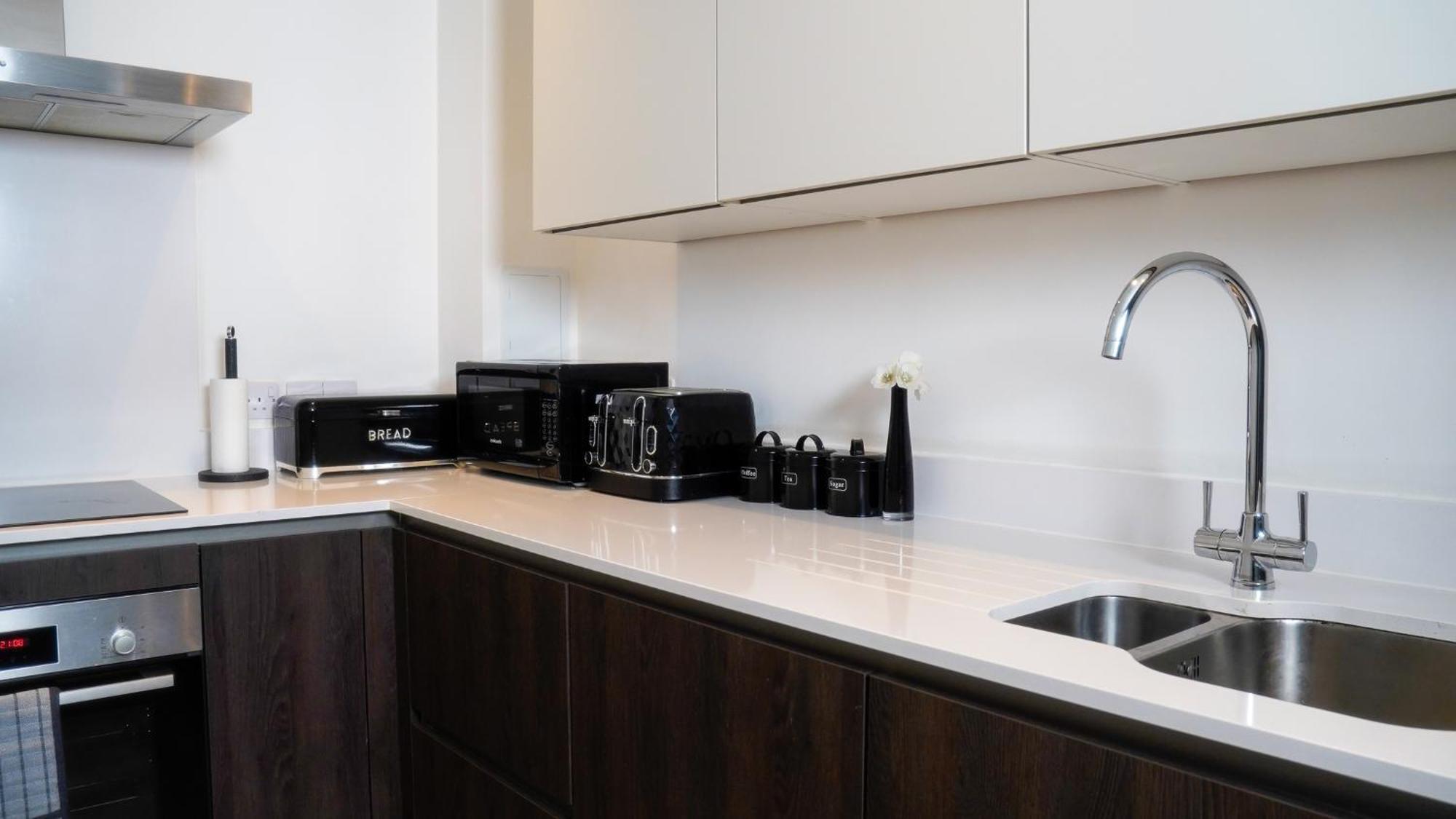 Manchester City Centre Apt With Balcony & Free Parking - Including Free 1-Hour Late Check-Out For Bookings On The 29Th 31St May, Justeat Voucher For 2-Night Stays Minimum! Exterior photo